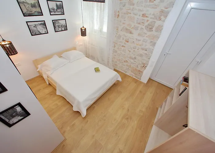 Guverna New * Ζαντάρ