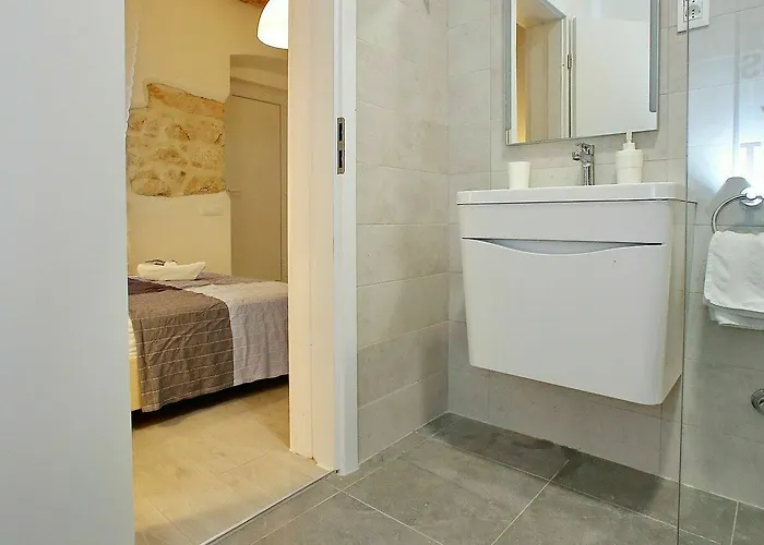 Guverna New * Ζαντάρ