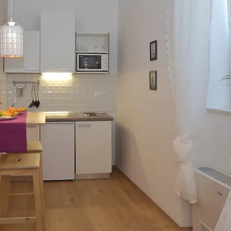 דירה Guverna New זאדאר