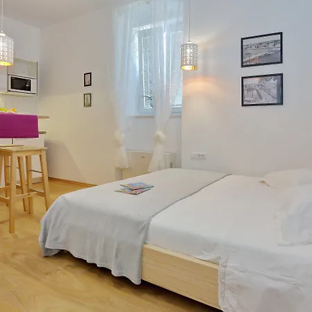 Guverna New דירה