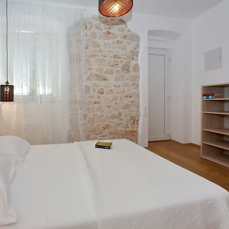 Guverna New זאדאר