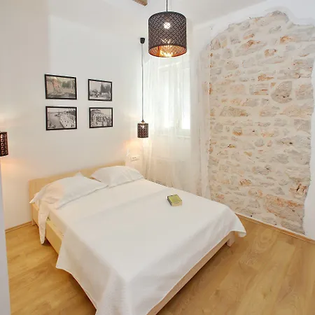 דירה Guverna New זאדאר